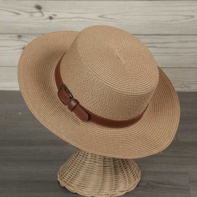 Cowboy hat decorated with a very chic leather band. It's the perfect addition to your wardrobe. It elevates your look and makes you stand out. Enjoy your holidays in style.หมวกหมวกคาวบอยประดับด้วยหนังคาดสุดเก๋ เป็นส่วนเสริมที่สมบูรณ์แบบสำหรับตู้เสื้อผ้าของคุณ ช่วยยกระดับลุคของคุณและให้ความรู้สึกโดดเด่น เพลิดเพลินกับวันหยุดได้อย่างมีสไตล์