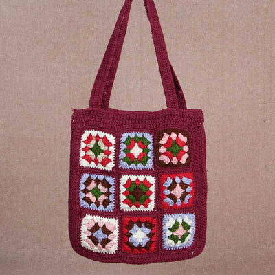 Popular weave bag with a unique embroidery pattern It can be called another woven bag that girls love very much. Wholesale at a pocket-friendly priceกระเป๋าสานเชือกถักสุดฮิต ด้วยลายปักที่เป็นเอกลักษณ์ เรียกได้ว่าเป็นกระเป๋าสานถักอีกใบที่สาวๆชื่นชอบมาก ขายส่งในราคาสบายกระเป๋า ดี๊ดี