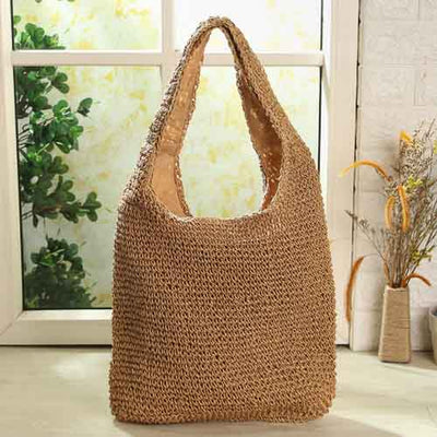 Indulge in the ultimate leisure tote bag designed to enhance your vacation experience. Discover the distinctive charm of this tote bag. Featuring a signature line on the handle, it adds a touch of flair to every carry-on, whether you're strolling along the beach or exploring new places.ดื่มด่ำไปกับกระเป๋าโท้ทที่สุดแห่งการพักผ่อนที่ออกแบบมาเพื่อยกระดับประสบการณ์การพักผ่อนของคุณ ค้นพบเสน่ห์อันโดดเด่นของกระเป๋าโท้ทใบนี้ โดดเด่นด้วยลายเส้นอันเป็นเอกลักษณ์บนหูหิ้ว เพิ่มความโดดเด่นให้กับทุกการพกพา ไม่ว่าคุณจะเดิน