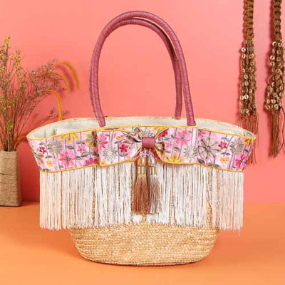 Large woven bag, can hold a lot of things, cute design Decorated with pink ribbon fabric with chic tassels. Suitable for putting in fussy things to travel on a casual day.กระเป๋าสานใบใหญ่ จุของได้เยอะ ดีไซน์สุดน่ารัก ตกแต่งไปด้วยผ้าริ้บบิ้นสีชมพูมีพู่ห้อยสุดชิค เหมาะสำหรับใส่สิ่งของจุกจิกไปเที่ยวในวันสบายๆกันค่า