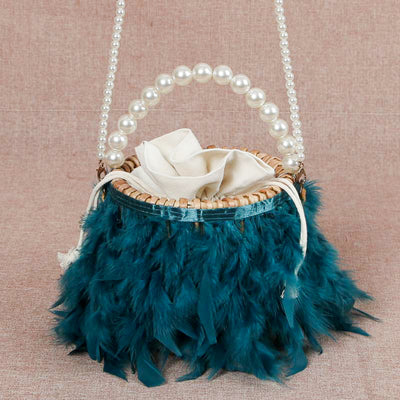 Handmade weave bag decorated with feathers and handles of the bag are pearl straps. Made from natural materials, beautiful work, looks very luxurious..กระเป๋าสานงานแฮนด์เมด ตกแต่งขนนก หูจับกระเป๋าเป็นสายไข่มุก ทำจากวัสดุธรรมชาติ งานสวย ดูหรูมากค่า 
