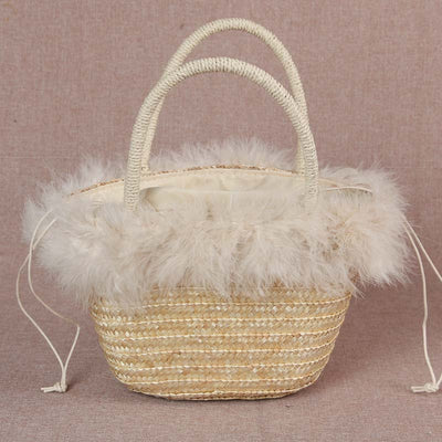 Reed woven bag decorated with mink hair The color is super cute. to see that you must definitely fall in love with this bag Lined with drawstring fabric, easy to use comfortable priceกระเป๋าสานกก ตกแต่งไปด้วยขนมิ้ง สีสวยสุดน่ารัก ให้เห็นเป็นต้องหลงรักกระเป๋าใบนี้แน่นอน บุผ้าซับในเป็นหูรูดใช้งานได้อย่างง่าย ราคาสบายกระเป๋า